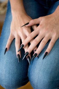 Read more about the article Enchanting Gel Nail Art: Elevate Your Halloween Style!